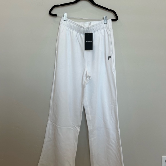 Women’s Fabletics Year Round Terry Wide Leg Pant, Classic White, Small - Picture 3 of 6